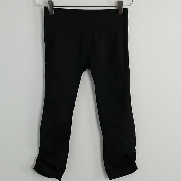GAPFIT motion sculpt compression capri leggings - Picture 1 of 9